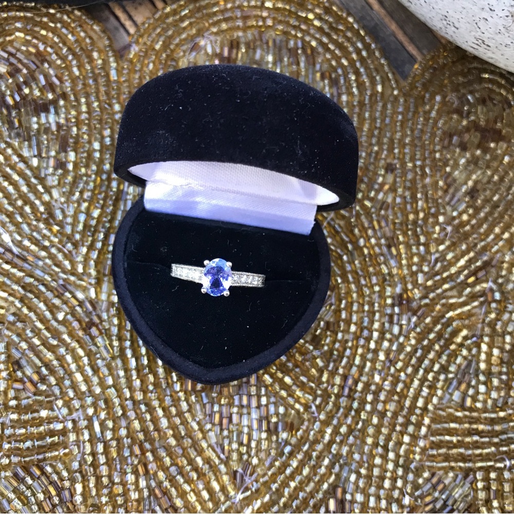 Elegant 14K tanzanite ring with diamonds.